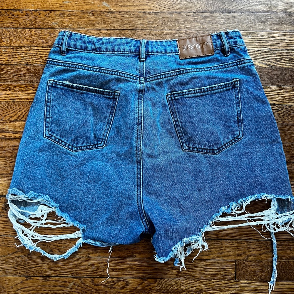 Misguided High Waisted Cut Off Distressed Denim Shorts Size‎ 6 Tall - Picture 4 of 6